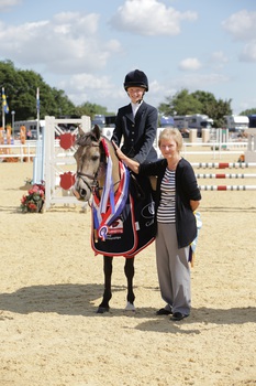 Katie Wood takes the top spot in the National Pony Silver League 128cm Final Katie Wood takes the top spot in the National Pony Silver League 128cm Final